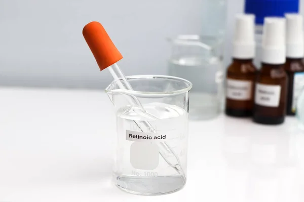 维甲酸是化妆品的一种化学成分 是实验室实验中使用的化学品 — 图库照片