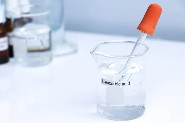 抗坏血酸是化妆品中的一种化学成分 是实验室实验中使用的化学品 — 图库照片