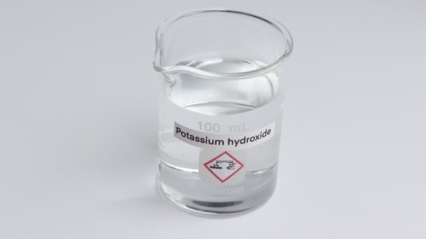 Hydroxyde Potassium Dans Verre Produit Chimique Laboratoire Dans Industrie — Video