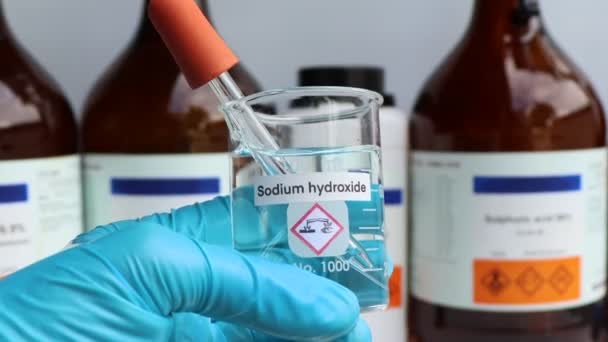 Hydroxyde Sodium Dans Verre Produit Chimique Laboratoire Dans Industrie — Video