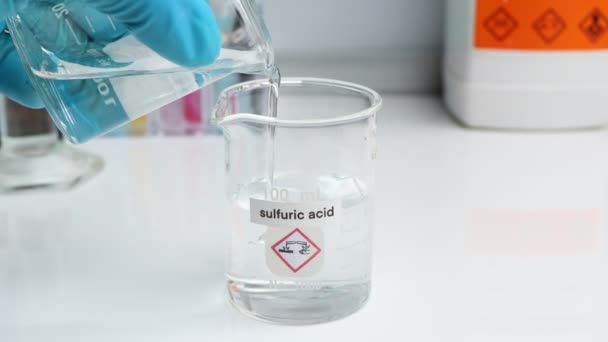 Θειικό Οξύ Γυαλί Χημική Ουσία Στο Εργαστήριο Και Βιομηχανία — Αρχείο Βίντεο
