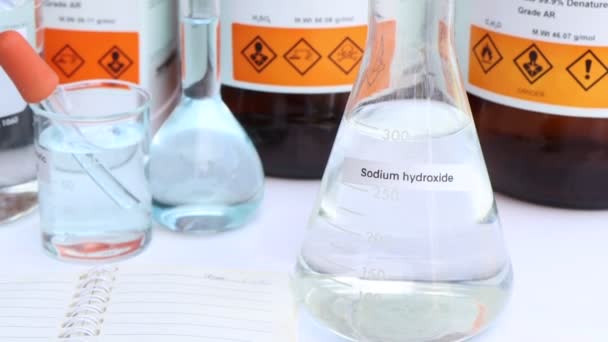 Natriumhydroxid Glas Chemikalien Labor Und Der Industrie — Stockvideo