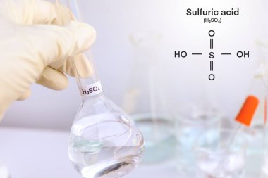 Camda sülfürik asit, laboratuvarda ve endüstride kimyasal, aşındırıcı kimyasal.