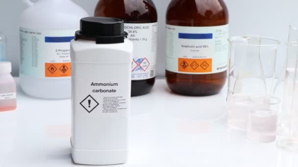 Carbonato Amonio Botella Químico Laboratorio Industria Productos Químicos Utilizados Análisis — Vídeo de stock