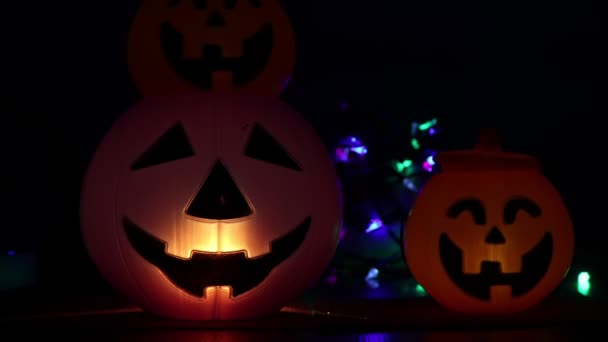 Halloween Pumpkin Smile Scary Eyes Party Night Bokeh Background Lights — Stok Video