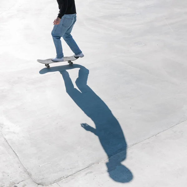 Patinador Montando Parque Skate Aire Libre — Foto de Stock