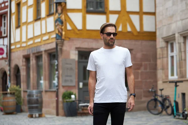 Shirt Branca Branco Modelo Masculino Bonito Hipster Com Espaço Para — Fotografia de Stock