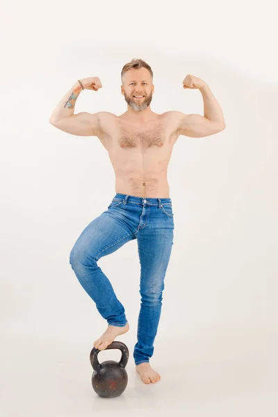 Retrato Hombre Barbudo Musculoso Sonriente Sin Camisa Mediana Edad Con — Foto de Stock