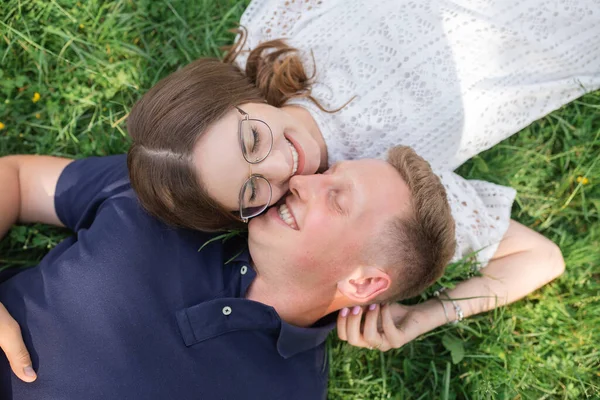 Divertimento Estivo Uomo Donna Vista Dall Alto Della Giovane Coppia — Foto Stock