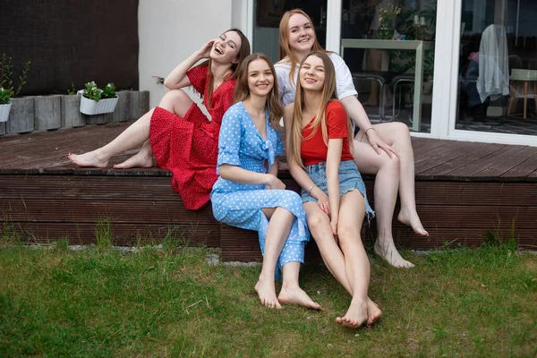 Group Young Smiling Gorgeous Barefoot Women Sitting Wooden Veranda Green — Foto Stock