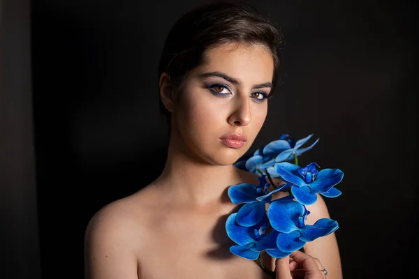 Portrait Young Wonderful Naked Woman Dark Hair Bright Blue Make — Stockfoto