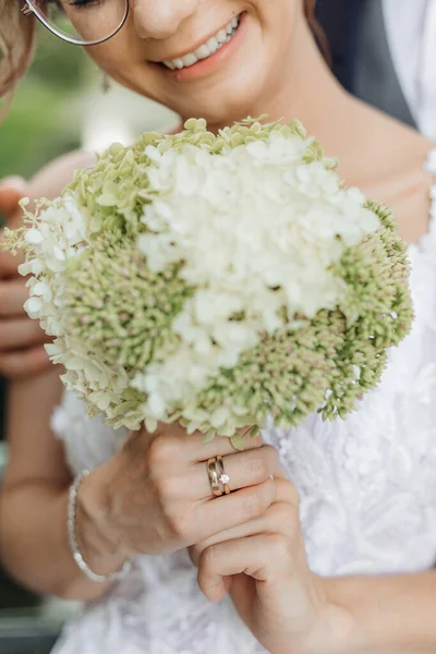 Close Vertical Wedding Bouquet White Green Field Flowers Cropped Unrecognizable — Zdjęcie stockowe