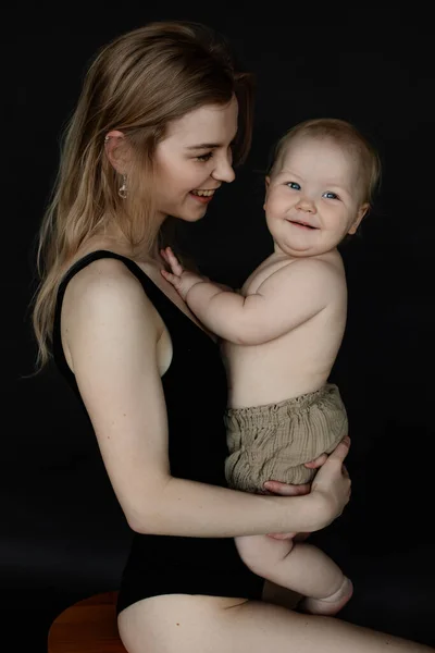 Vertical Closeup Blonde Laughing Woman Mother Holding Little Toddler Infant — Fotografia de Stock