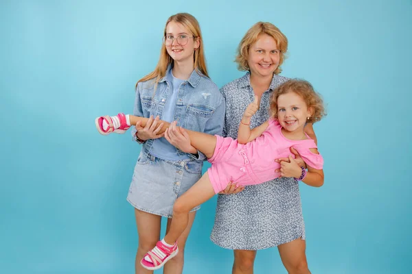 Šťastná Usměvavá Veselá Multigenerační Rodina Matky Dívky Dospívající Dívky Dívající — Stock fotografie