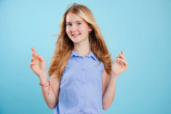 Ritratto Felice Bella Adolescente Con Lunghi Capelli Biondi Che Indossa — Foto Stock