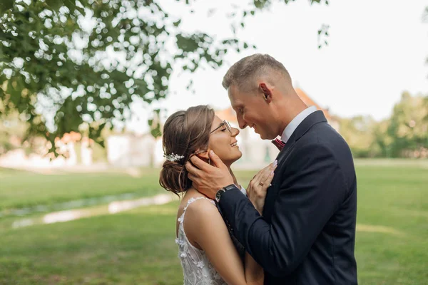 Side View Joyful Amazing Wedding Couple Standing Grass Park Summer — Stock Photo, Image