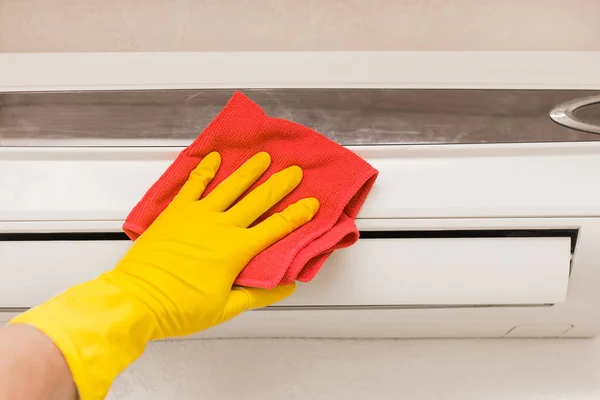 Hand Man Red Household Glove Wipes Cleans Air Conditioner Maintenance — Stock Photo, Image