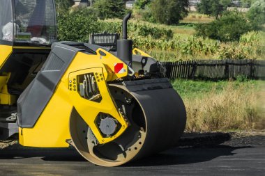 Yol onarımı ve asfalt döşeme için asfalt kaldırım taşı endüstriyel ekipmanları, yol yeniden inşa çalışmaları.