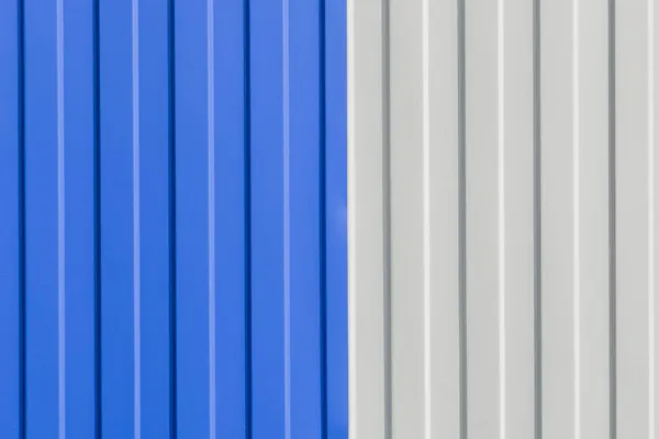 Blau Und Weiß Bemalt Blech Platten Eisenzaun Textur Hintergrund — Stockfoto