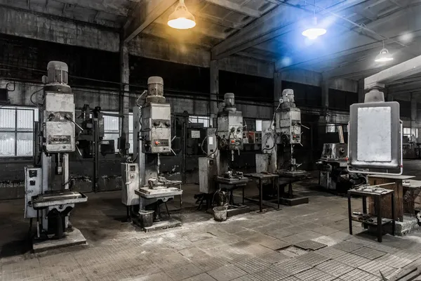 Endüstriyel Fabrikanın Atölyesinde Metal Işleme Için Kanatlı Elektrikli Motorları Olan — Stok fotoğraf