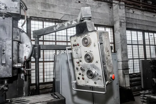 Sanayi Fabrikasının Atölyesindeki Eski Değirmen Makineleri Kontrol Paneli — Stok fotoğraf