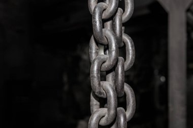 Demir zincir araçları ve ekipman vinç kaldırma mekanizması endüstriyel kargo.