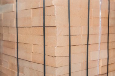 Kırıcı tuğlalar, ateşe dayanıklı tuğlalar..