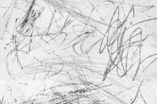 概要白板上の混沌とした子供のパターン黒クレヨン汚れの背景 — ストック写真