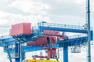 Kargo Taşımacılık ve İhracat Taşımacılığı için Ağır Kaldıraç Endüstriyel Turnası.