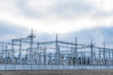 Enerji yüksek voltajlı elektrik hatları enerji endüstrisi.