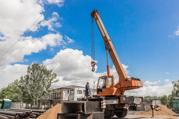Belarus Minsk Region May 2020 Machine Beam Crane Heavy Lifting — Stock Photo, Image