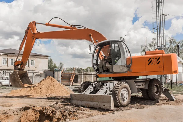 Escavadeira Escavando Trabalhos Terra Pesada Uma Máquina Industrial Uma Indústria — Fotografia de Stock