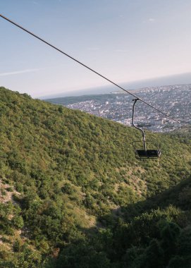 Geledzhik şehri üzerindeki füniküler.