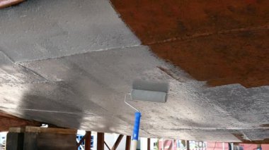 Alt boya fırça metal açık gemi tersanesinde Moskova bağlantı noktası ile.