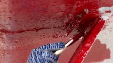 Alt boya metal gemi pervane kırmızı renk tersanesinde Moskova bağlantı noktası.