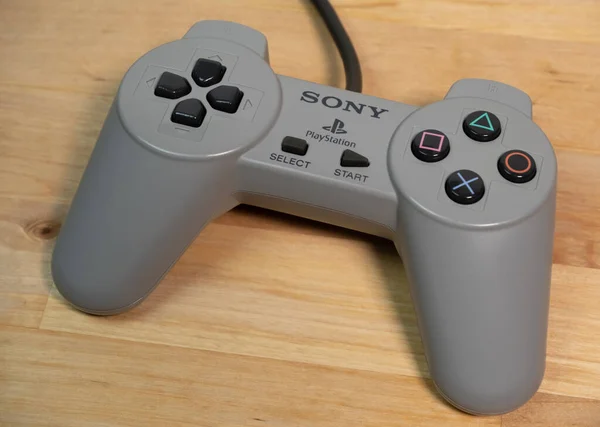 Sony Playstation Kumandası Ahşap Arka Planda Kapat — Stok fotoğraf