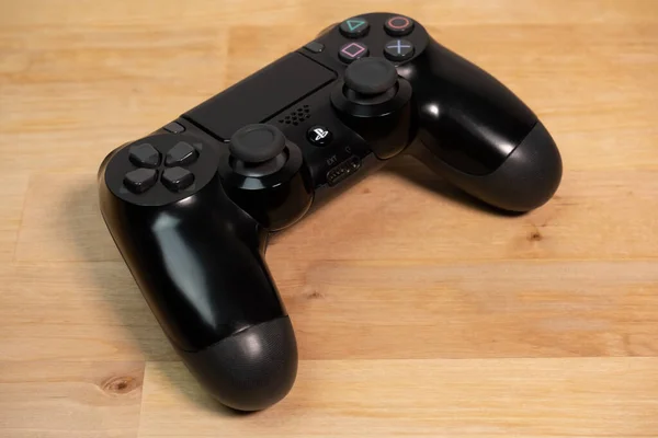 Sony Dualshock Controller Für Ps4 Spielkonsole Auf Holztisch — Stockfoto