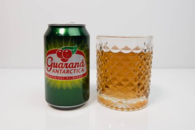 Guarana Antarktika, Brezilya köpüklü bardakta içecek..