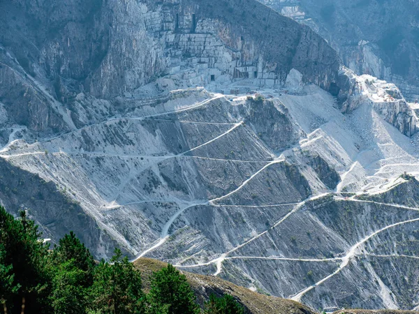 Pemandangan Tambang Marmer Carrara Dan Jalur Transportasi Dipahat Sisi Gunung — Stok Foto