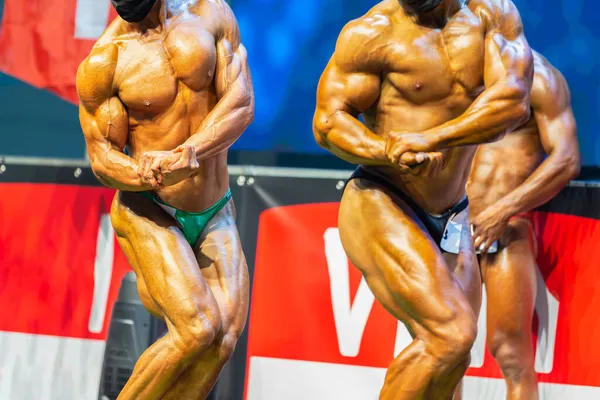 Bodybuilding Contest Auf Der Bühne Bodybuilder Mit Perfekten Abs Schultern — Stockfoto