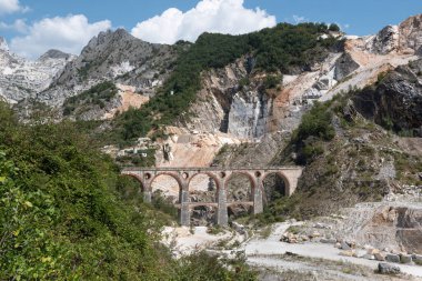 Vara Köprüsü, Carrara, Eski Mermer Demiryolu - Toskana, İtalya.