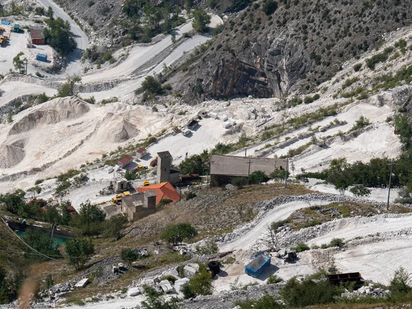 Kilátás Carrara Márvány Kőbányák Ásatási Berendezések Készen Áll Munkára — Stock Fotó