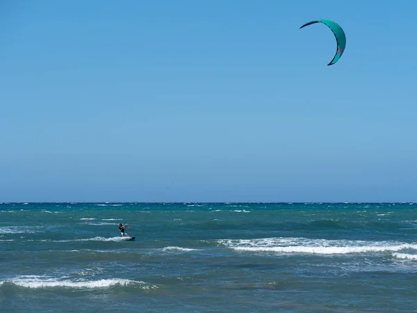 Kitesurfing Windy Day Very Rough Sea — Stock Photo, Image
