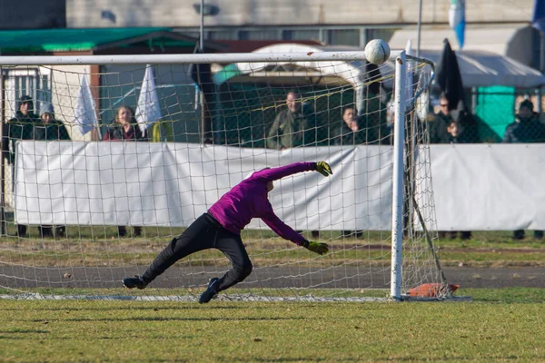 Soccer Goalkeeper Boy Reaching Out Act Blocking Challenging Goal Shot — ストック写真