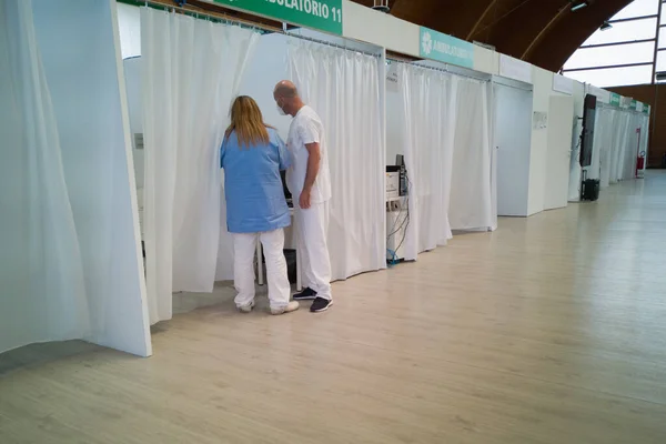 Nurses Entering Outpatient Clinic Covid Vaccines Being Injected — Stockfoto