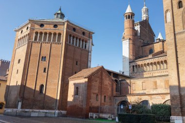Cremona Vaftizhanesi Dış Cephesi, Lombardiya, İtalya.