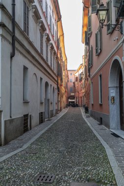 Dar Sokak Porta Marzia Cremona 'da Cremona Katedrali, Lombardiya - İtalya.