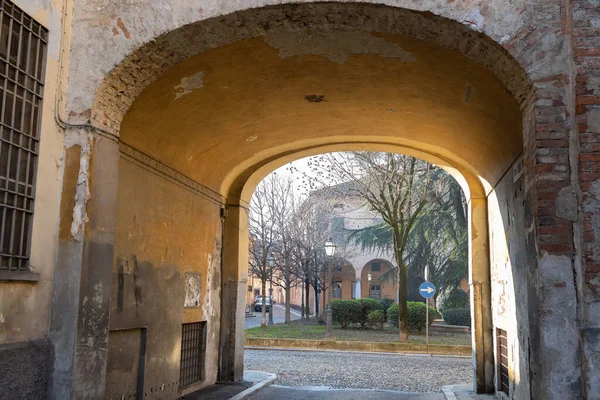 Wąska Ulica Cremona Przejściem Podziemnym Lombardia Włochy — Zdjęcie stockowe