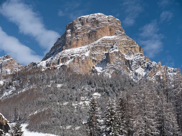 Detail Van Snowy Peak Van Een Berg Van Italiaanse Dolomieten — Stockfoto