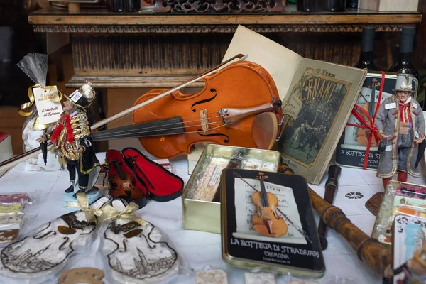 Handgefertigte Geige Und Andere Souvenirs Der Vitrine Des Stradivari Historical — Stockfoto
